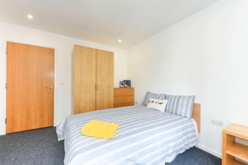 Student Only - Place Apartment *